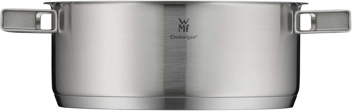 WMF Ultimate Cool Kochtopf klein 24 cm, Edelstahldeckel, Bratentopf Induktion 4,1l, Cromargan Edelstahl matt, wärmereduzierende Griffe, Induktions Topf mit Innenskalierung, spülmaschinengeeignet