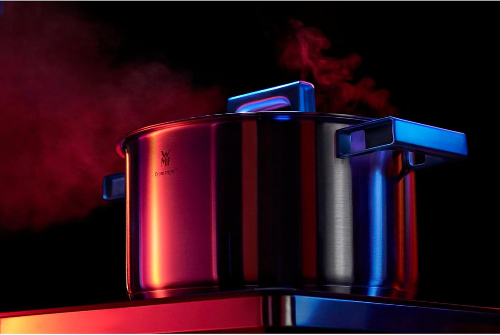 WMF Ultimate Cool Kochtopf klein 24 cm, Edelstahldeckel, Bratentopf Induktion 4,1l, Cromargan Edelstahl matt, wärmereduzierende Griffe, Induktions Topf mit Innenskalierung, spülmaschinengeeignet