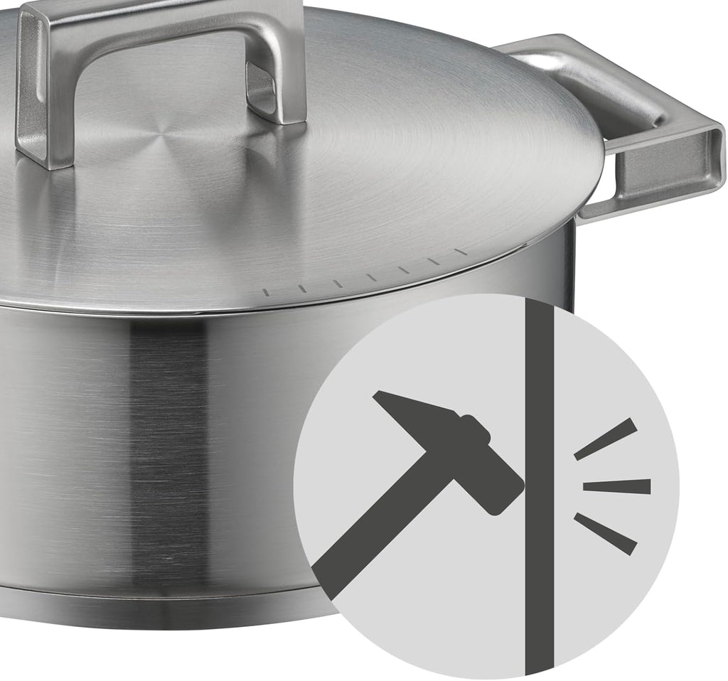 WMF Ultimate Cool Kochtopf klein 24 cm, Edelstahldeckel, Bratentopf Induktion 4,1l, Cromargan Edelstahl matt, wärmereduzierende Griffe, Induktions Topf mit Innenskalierung, spülmaschinengeeignet