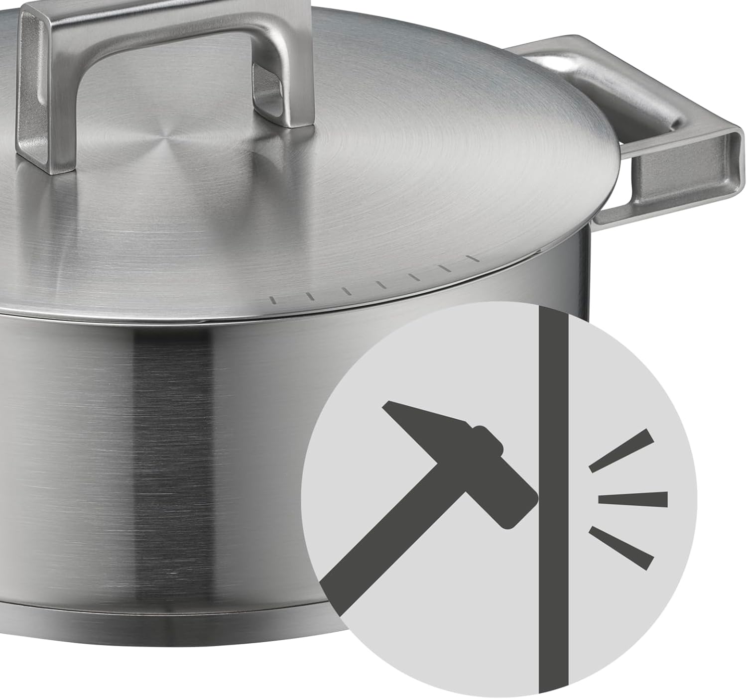 WMF Ultimate Cool Kochtopf klein 24 cm, Edelstahldeckel, Bratentopf Induktion 4,1l, Cromargan Edelstahl matt, wärmereduzierende Griffe, Induktions Topf mit Innenskalierung, spülmaschinengeeignet